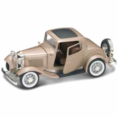 Speelgoed auto ford coupe 1932 1:18