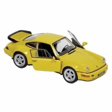 Speelgoed auto porsche 964 carrera geel 1:34