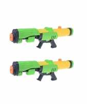 2x mega waterpistolen waterpistool met pomp groen geel van 63 cm kinderspeelgoed