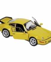 Speelgoed auto porsche 964 carrera geel 1 34