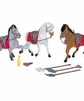 Speelgoed set drie paarden met stal en accessoires